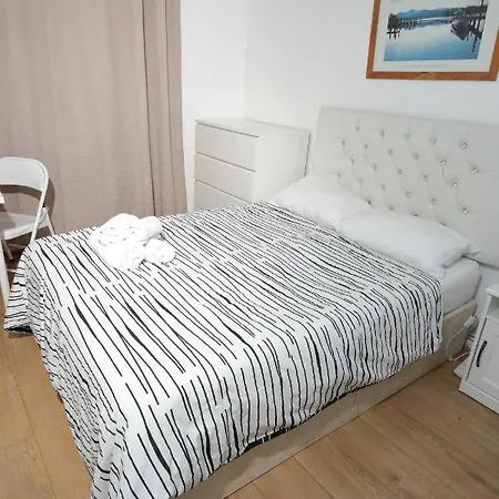 Self Contained 2 Bedroom Flat In Southwark