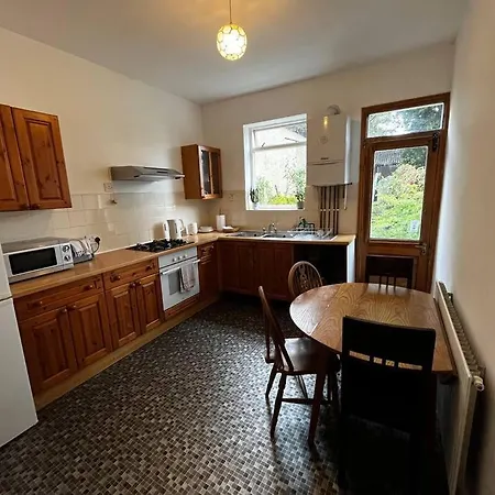 Apartment 3 Bed Ground Floor Flat *
