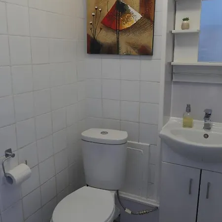 Self Contained 2 Bedroom Flat In Southwark Apartment