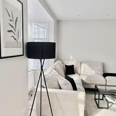Private Luxury One Bedroom With Parking *