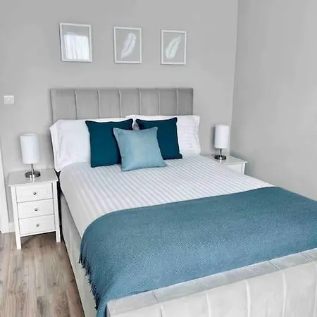 Private Luxury One Bedroom With Parking Apartment Palmers Green
