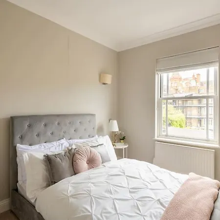 Apartment Beaufort Gardens In Knightsbridge London