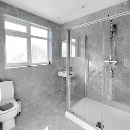 Private Luxury One Bedroom With Parking