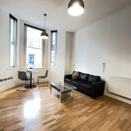 Serviced In Kensington Victoria Apartment *