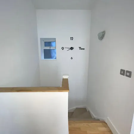 Apartment Serviced In Kensington Victoria