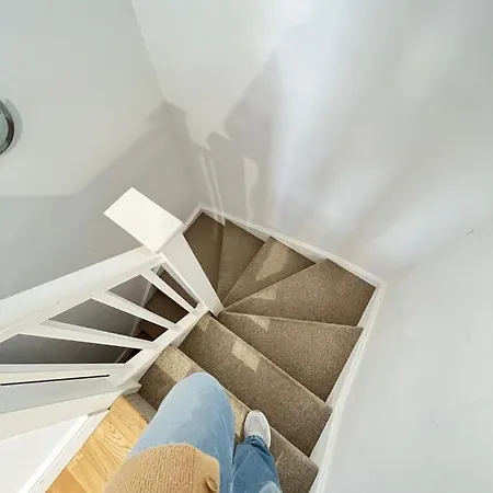 Serviced In Kensington Victoria Apartment *