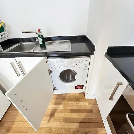 Apartment Serviced In Kensington Victoria London