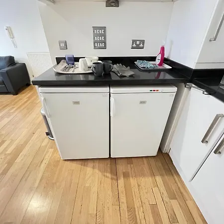 Serviced In Kensington Victoria *