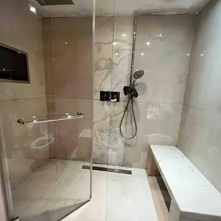 Mayfair Penthouse With Rooftop Facing Hyde Park Apartment London