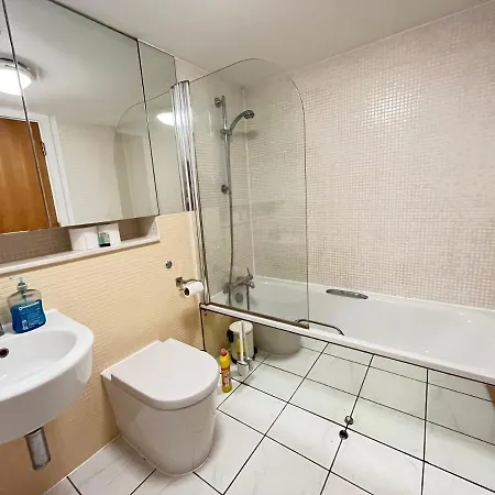Apartment Serviced In Kensington Victoria