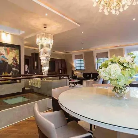 Mayfair Penthouse With Rooftop Facing Hyde Park *