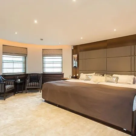 Mayfair Penthouse With Rooftop Facing Hyde Park Apartment