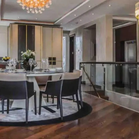 Mayfair Penthouse With Rooftop Facing Hyde Park *