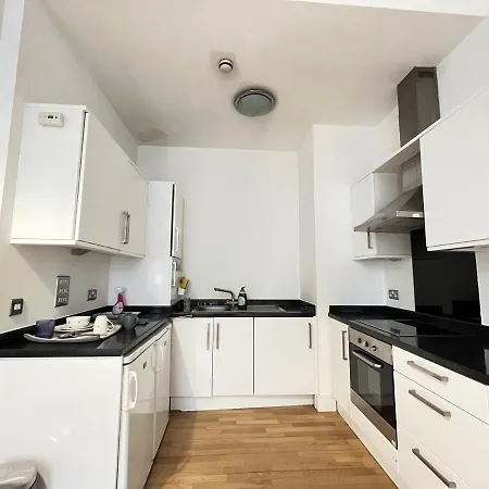 Serviced In Kensington Victoria Apartment *