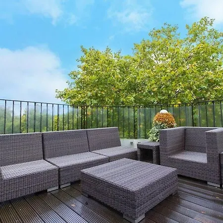 Mayfair Penthouse With Rooftop Facing Hyde Park
