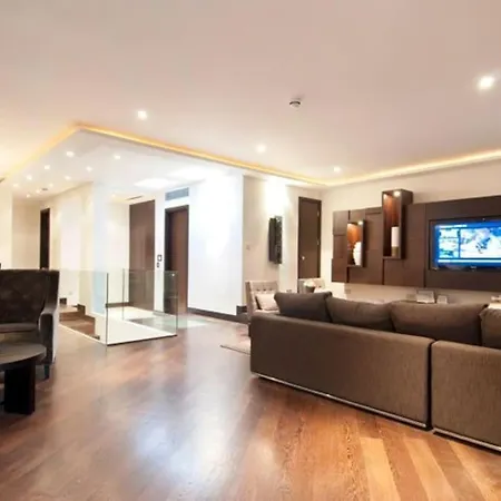 Mayfair Penthouse With Rooftop Facing Hyde Park Apartment London