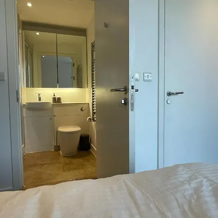 Luxury En-suite Olympic Village In Shared