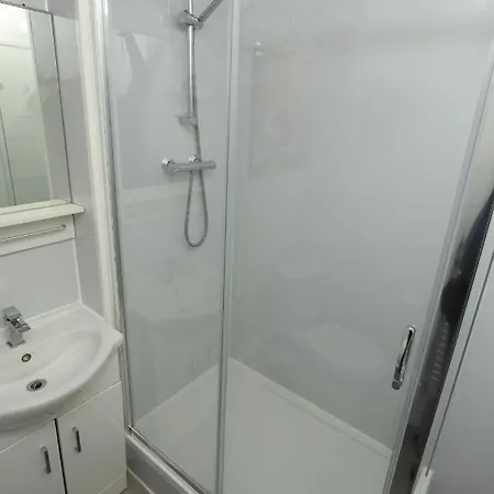 Apartment Self Contained 2 Bedroom Flat In Southwark London