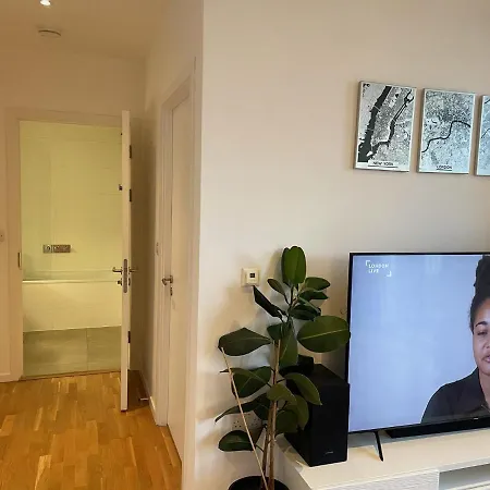 Homestay Luxury En-suite Olympic Village In Shared