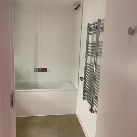 Luxury En-suite Olympic Village In Shared London