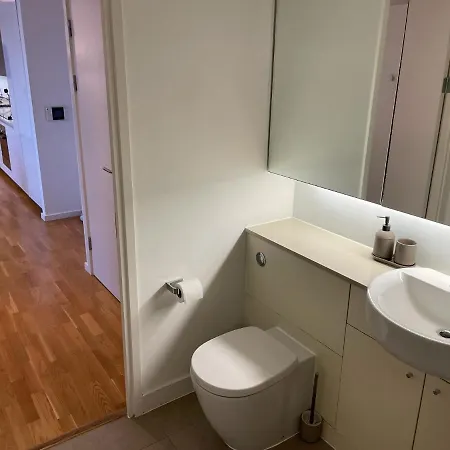 Luxury En-suite Olympic Village In Shared