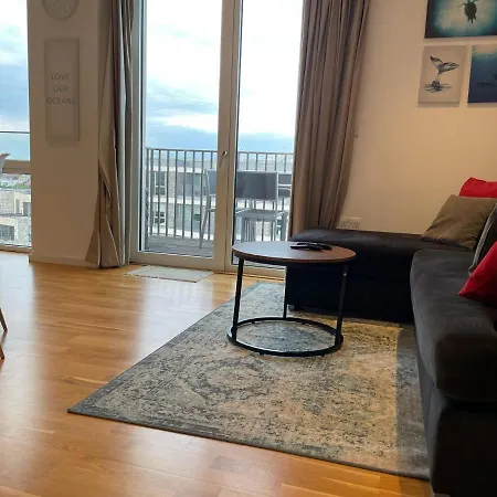Homestay Luxury En-suite Olympic Village In Shared *