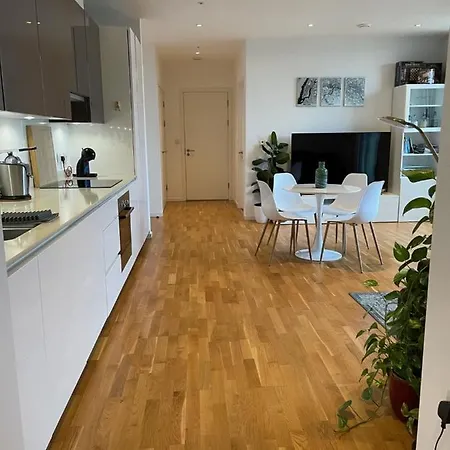 Luxury En-suite Olympic Village In Shared Homestay *