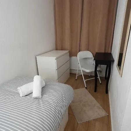 Apartment Self Contained 2 Bedroom Flat In Southwark *