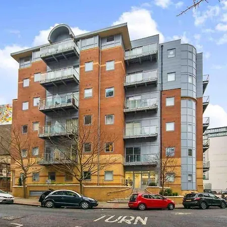 Apartment Cozy Modern In