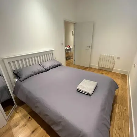 Cozy Modern In Apartment Croydon