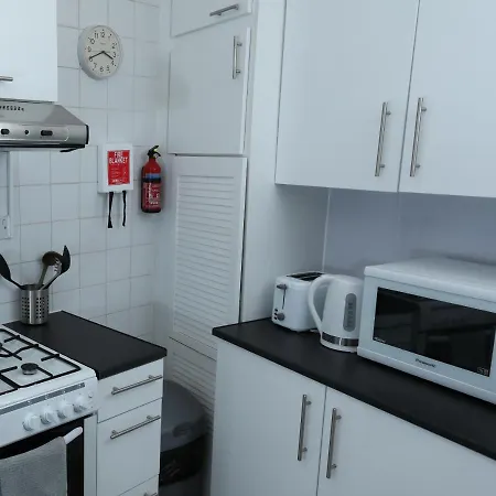 Self Contained 2 Bedroom Flat In Southwark
