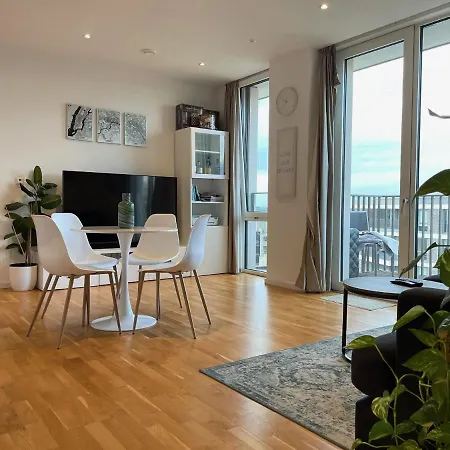 Luxury En-suite Olympic Village In Shared London