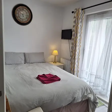 Guest house Deluxe Single Only For One Adult