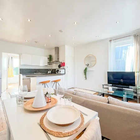 Stylish Flat Near Westfield & O2 Shepherd's Bush Apartment London
