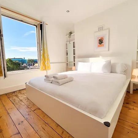 Stylish Flat Near Westfield & O2 Shepherd's Bush London