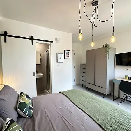 Chic 5-br, Ensuites With Tvs Holiday home *