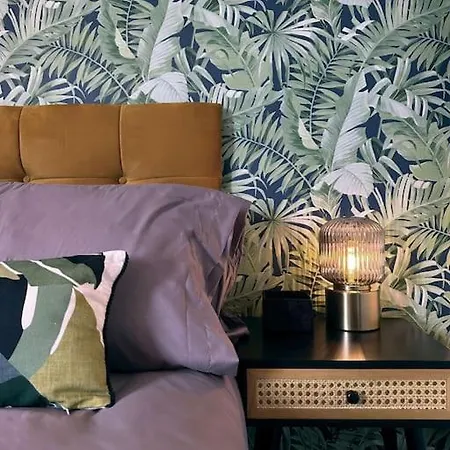 Holiday home Chic 5-br, Ensuites With Tvs *