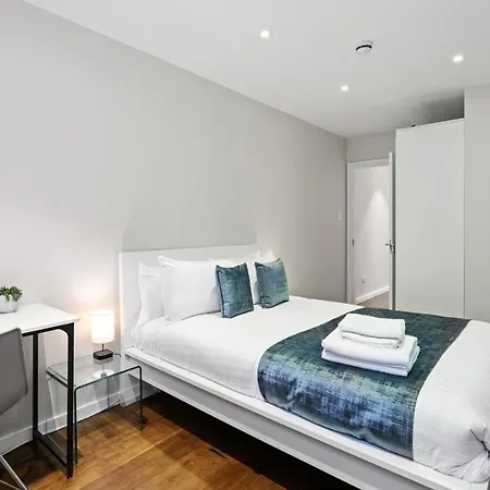 Spacious 1 Bedroom Flat * Londra