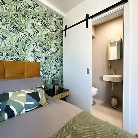 Chic 5-br, Ensuites With Tvs *