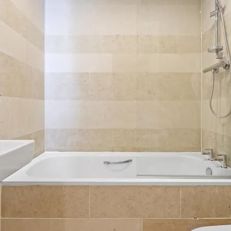 Spacious 1 Bedroom Flat Appartamento *