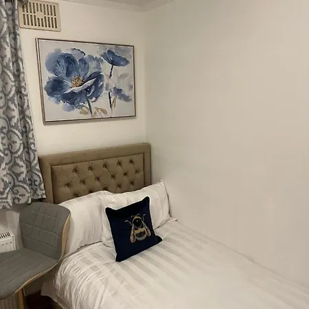Tj Homes - Double With Single Bed - 3 Min To Tube Station - London Ruislip