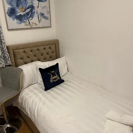 Tj Homes - Double With Single Bed - 3 Min To Tube Station - London * Ruislip