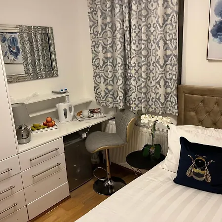 Tj Homes - Double With Single Bed - 3 Min To Tube Station - London * Ruislip