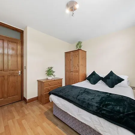 Guest house Westway Hububb London