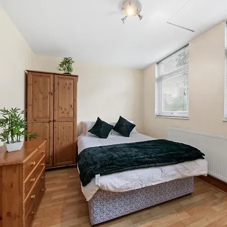 Westway Hububb Guest house