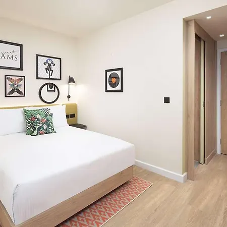 Hampton By Hilton Old Street 3*