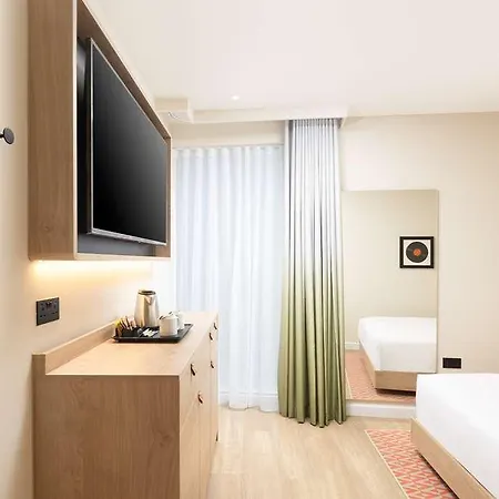 Hampton By Hilton Old Street 3*