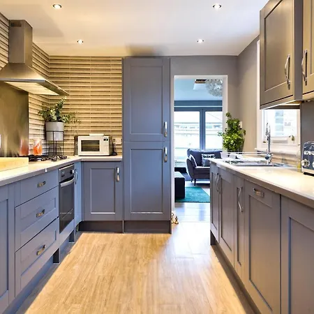 Apartment Stylish Family By Twickenham Stadium By Underthedoormat