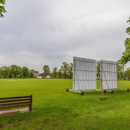 Stylish Family By Twickenham Stadium By Underthedoormat Apartment *