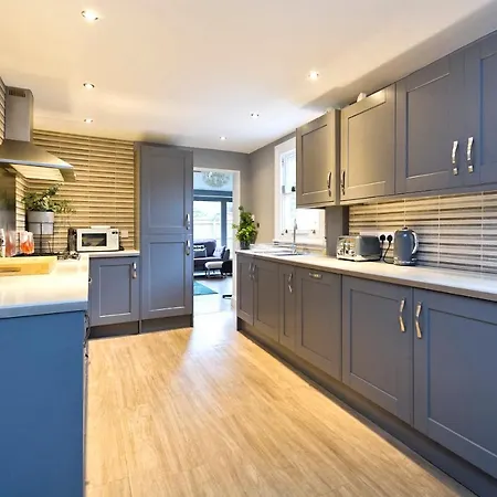 Stylish Family By Twickenham Stadium By Underthedoormat Apartment *